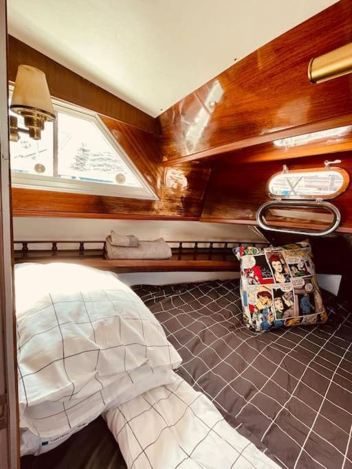 מלון סנט אדריה דה בסוס Vintage Classic 70S Boat! מראה חיצוני תמונה