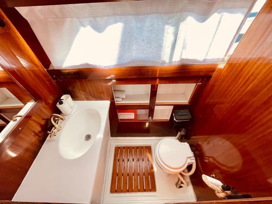 מלון סנט אדריה דה בסוס Vintage Classic 70S Boat! מראה חיצוני תמונה
