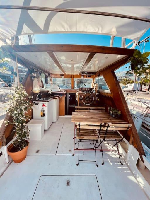 מלון סנט אדריה דה בסוס Vintage Classic 70S Boat! מראה חיצוני תמונה